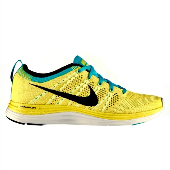 nike flyknit one women's